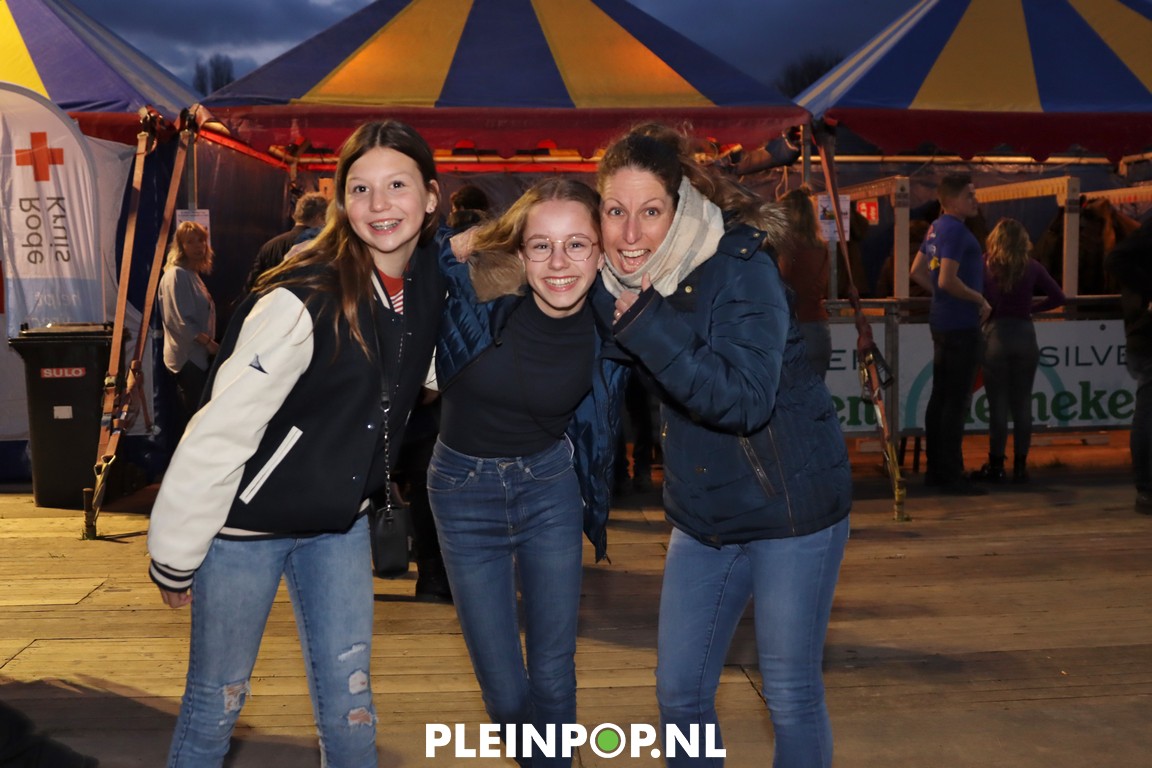 V R I J D A G     (40)